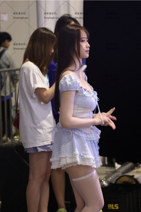 85小仙若 白S袜低胸短裙多角度舞台（含特写）500张