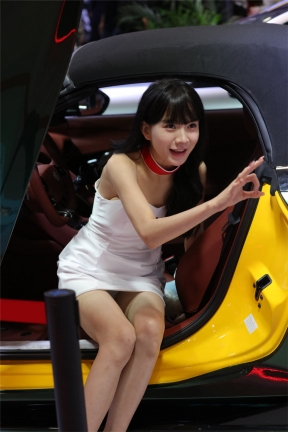 48多位美女 休息区+展台 超清多角度特写 327张