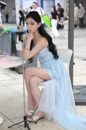 86在直播的美女小姐姐 多角度脚底特写 45张