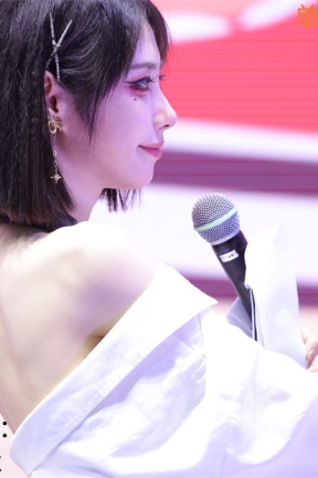 105王诗蒙  白S吊带袜 三机位极清细节特写 1210张