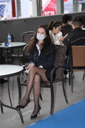 92美女销售 黑丝高跟翘腿 含特写 115张